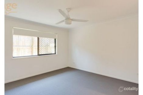 Property photo of 2/9 Milbrook Crescent Pimpama QLD 4209