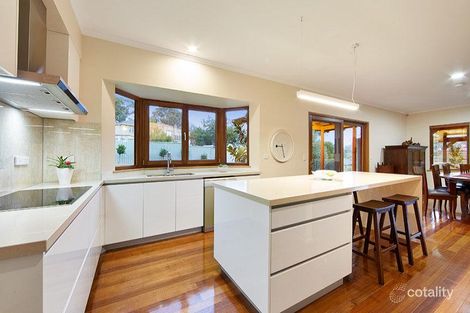 Property photo of 1 Ilinga Court Eltham VIC 3095