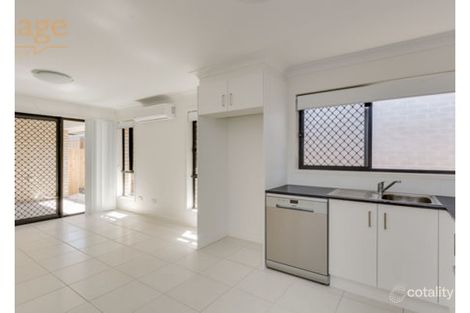 Property photo of 2/9 Milbrook Crescent Pimpama QLD 4209