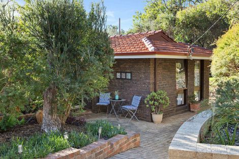 11 Glenlea Dr, Helena Valley, WA 6056