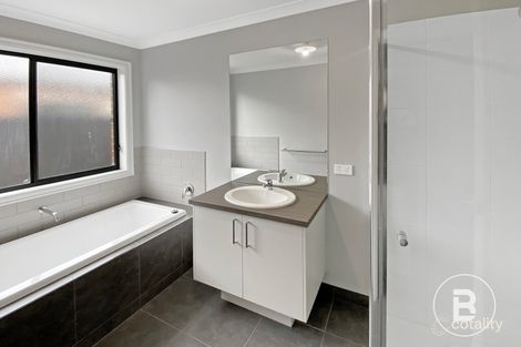 Property photo of 28 Dairymans Way Bonshaw VIC 3352