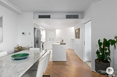 Property photo of 222/30 Macrossan Street Brisbane City QLD 4000