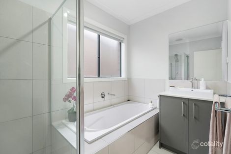 Property photo of 16 Riverine Street Wollert VIC 3750