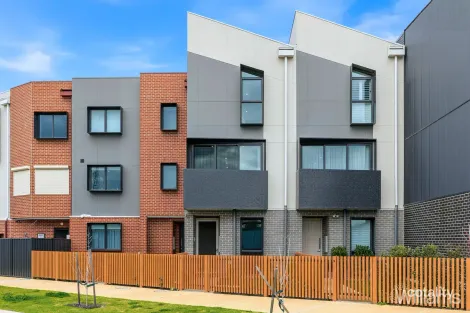 7 FORTUNE AVE, SOUTH KINGSVILLE, VIC 3015
