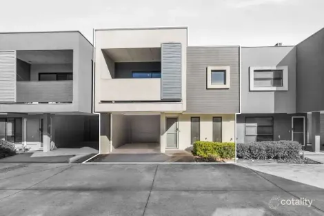Property photo of 10 Nugget Way Cranbourne East VIC 3977