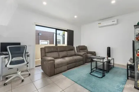 Property photo of 10 Nugget Way Cranbourne East VIC 3977