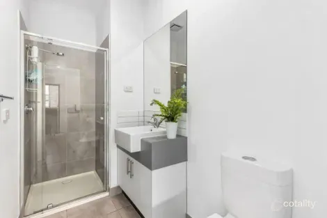Property photo of 10 Nugget Way Cranbourne East VIC 3977
