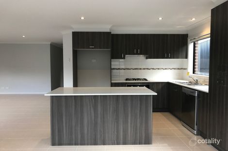Property photo of 3 Macleod Circuit Pakenham VIC 3810