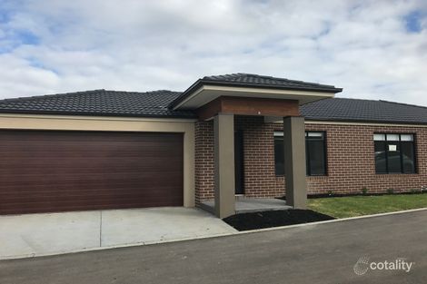Property photo of 3 Macleod Circuit Pakenham VIC 3810