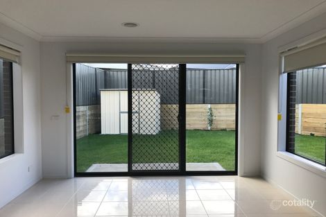 Property photo of 3 Macleod Circuit Pakenham VIC 3810