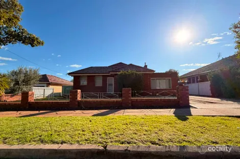 18 Armstrong St, Parkes, NSW 2870