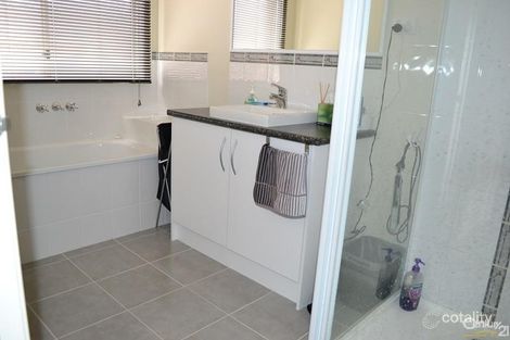 Property photo of 11 Ayesha Rise Pakenham VIC 3810