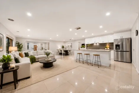 Property photo of 4 Hawkshead Place Cranbourne North VIC 3977