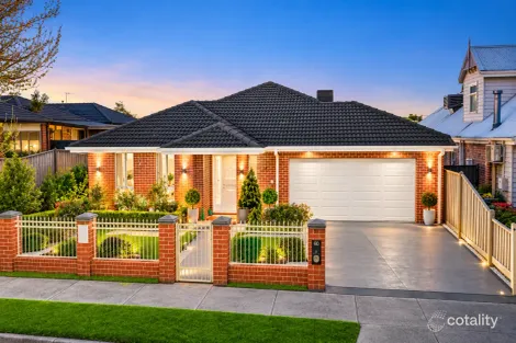 Property photo of 4 Hawkshead Place Cranbourne North VIC 3977