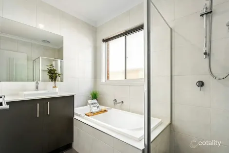Property photo of 9 Aylesbury Terrace Werribee VIC 3030