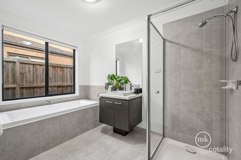 Property photo of 17 Salerno Crescent Doreen VIC 3754