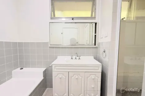 Property photo of 4/22 Wyuna Road Caulfield North VIC 3161