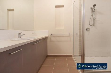 Property photo of 105 Skyline Way Berwick VIC 3806