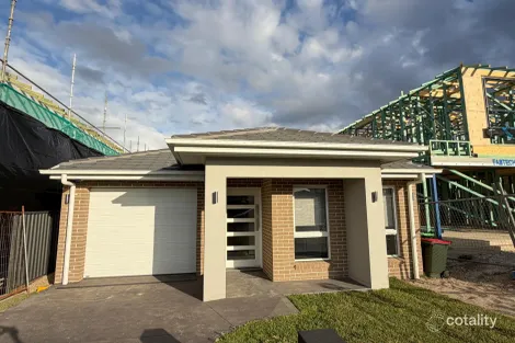 195 Crown St, Grantham Farm, NSW 2765