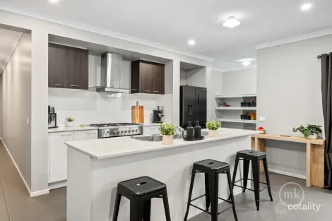 Property photo of 112 Nancarrow Drive Doreen VIC 3754