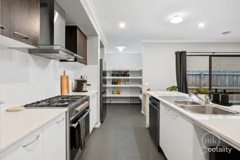 Property photo of 112 Nancarrow Drive Doreen VIC 3754
