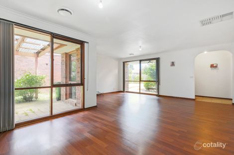 Property photo of 4 Dalry Close Endeavour Hills VIC 3802