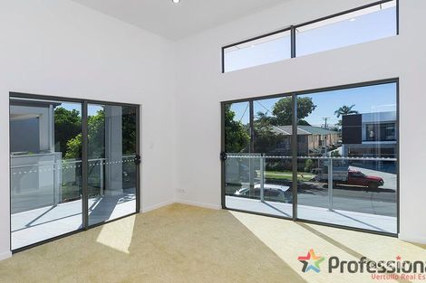 Property photo of 2/26 Milton Avenue Paradise Point QLD 4216