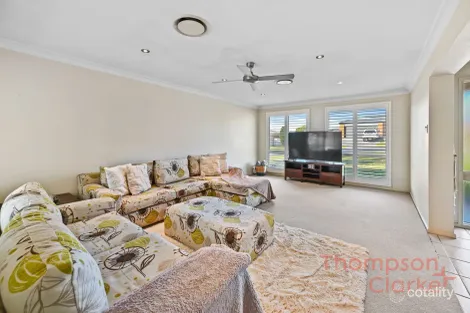 Property photo of 2 Holliday Close Rutherford NSW 2320