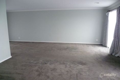 Property photo of 16 Rosslare Place Cranbourne VIC 3977