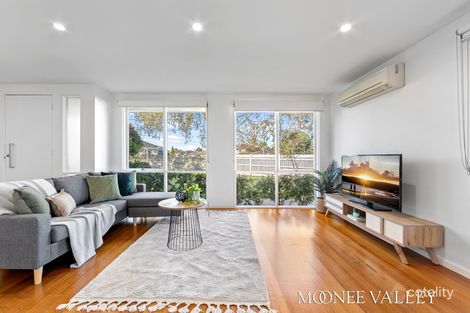 Property photo of 2 Glamis Drive Avondale Heights VIC 3034