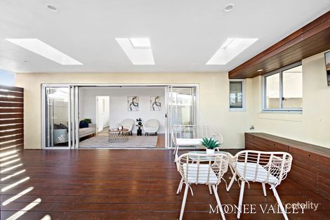 Property photo of 2 Glamis Drive Avondale Heights VIC 3034