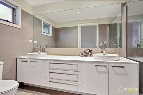 Property photo of 2/69 Hemsley Promenade Point Cook VIC 3030