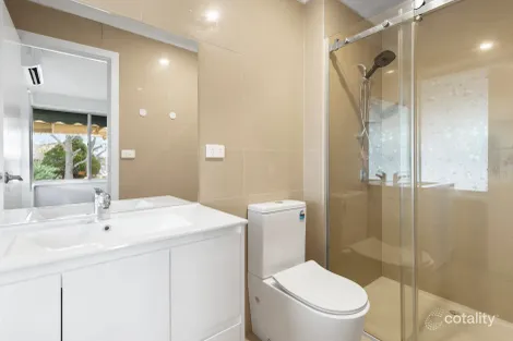 Property photo of 2 Strathmore Crescent Hoppers Crossing VIC 3029