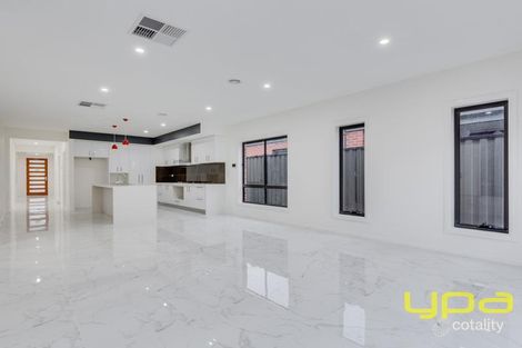 Property photo of 14 Emblem Way Craigieburn VIC 3064