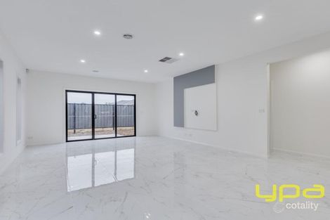 Property photo of 14 Emblem Way Craigieburn VIC 3064