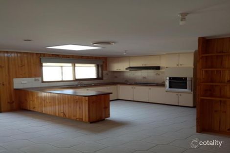 Property photo of 10 Newbury Street Werribee VIC 3030