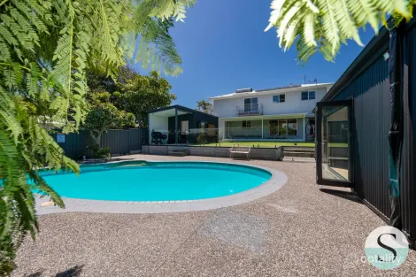 193 Macquarie Gr, Caves Beach, NSW 2281