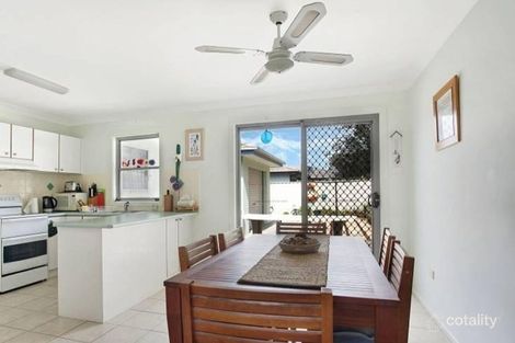 Property photo of 21 Ocean Street Budgewoi NSW 2262