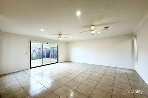 Property photo of 13 Mantello Drive Werribee VIC 3030