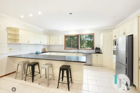 Property photo of 4 Summerfield Place Barrack Heights NSW 2528