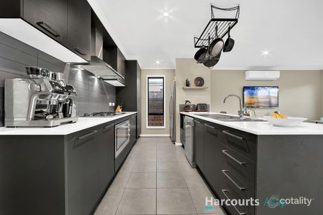 Property photo of 8 Hammond Road Cranbourne West VIC 3977