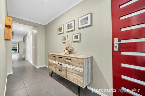 Property photo of 8 Hammond Road Cranbourne West VIC 3977