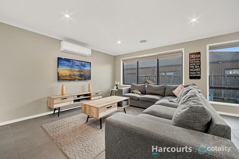 Property photo of 8 Hammond Road Cranbourne West VIC 3977