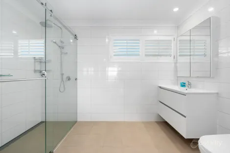 Property photo of 135 K P McGrath Drive Elanora QLD 4221