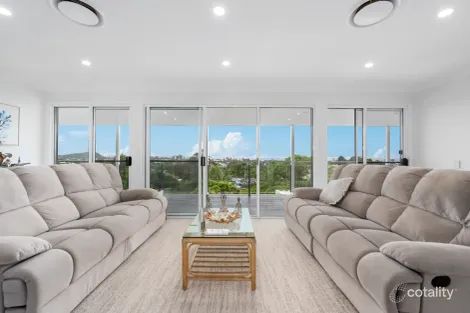 Property photo of 135 K P McGrath Drive Elanora QLD 4221