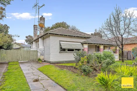 82 MCIVOR RD, KENNINGTON, VIC 3550