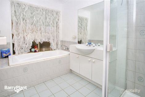 Property photo of 17 Wheatley Avenue Roxburgh Park VIC 3064