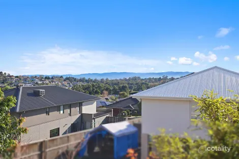 Property photo of 128 Jackson Drive Drouin VIC 3818