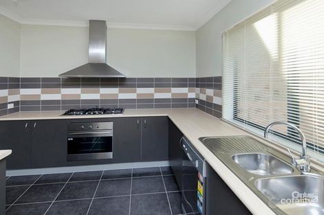 Property photo of 2 Sarton Link Pakenham VIC 3810