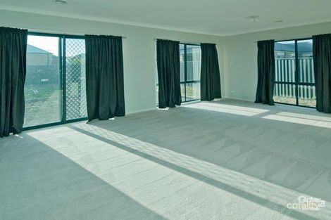 Property photo of 2 Sarton Link Pakenham VIC 3810